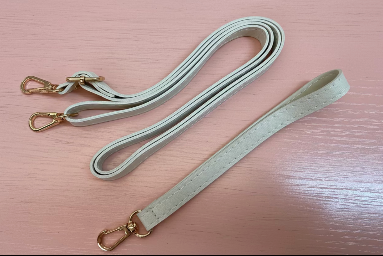 Clutch bohemio de paja con bordados y borlas – FIQ-182