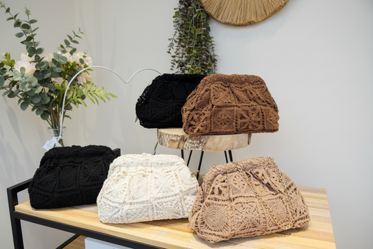 Clutch bohemio de paja con bordados y borlas - FIQ-184