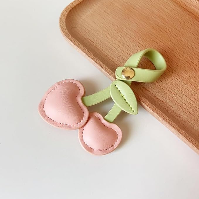 Llavero de cuero con forma de corazón de cereza | Ref. CA094