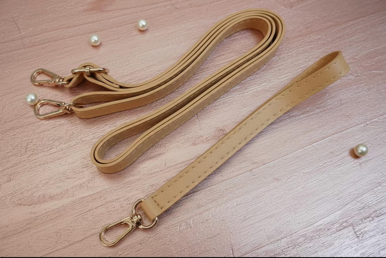 Clutch bohemio de paja con bordados y borlas – FIQ-182 