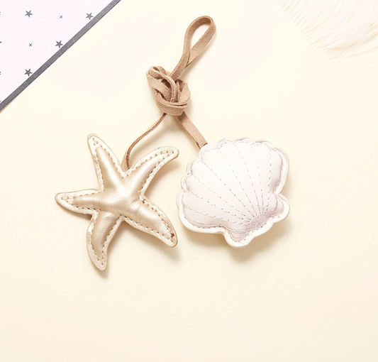 Llavero con dije de concha y estrella de mar – CA095-3