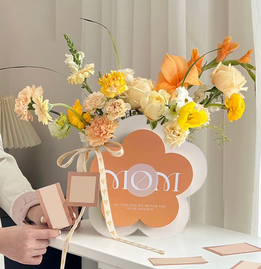 “MOM” Flower Gift Box – Floral Shape 💐 CA501