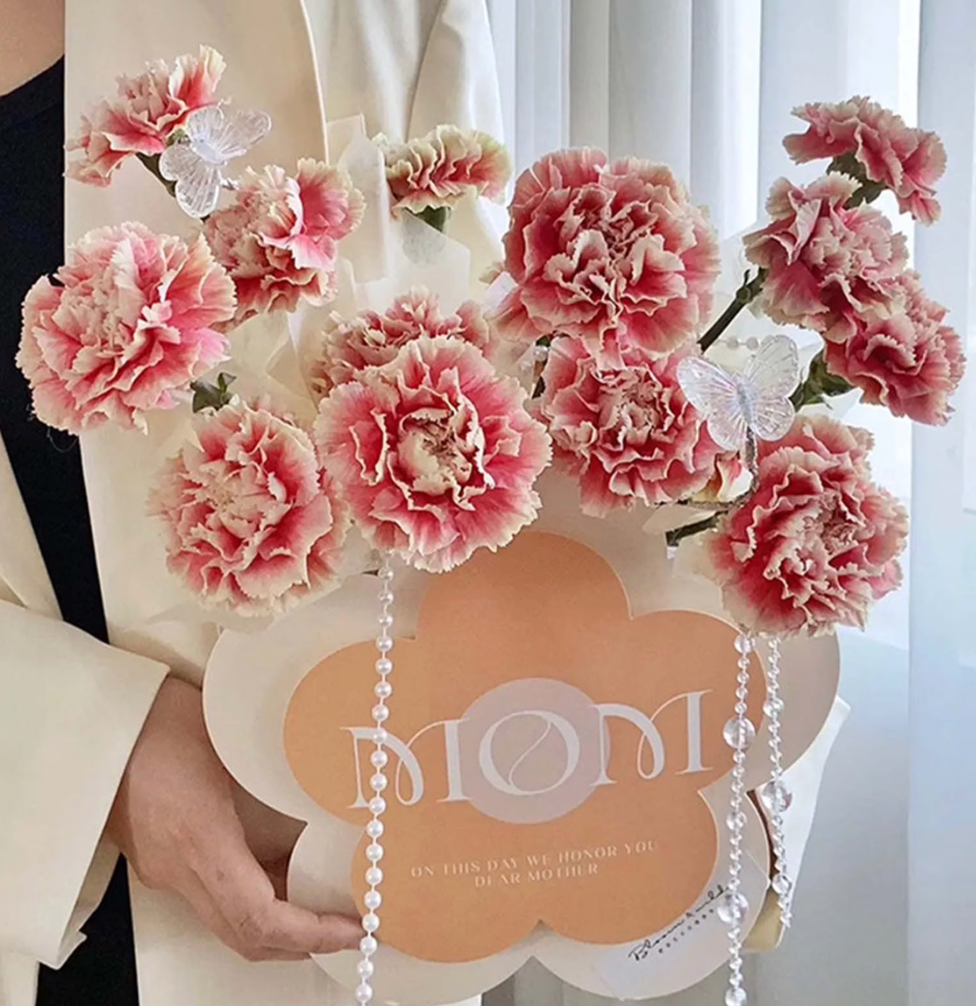 “MOM” Flower Gift Box – Floral Shape 💐 CA501