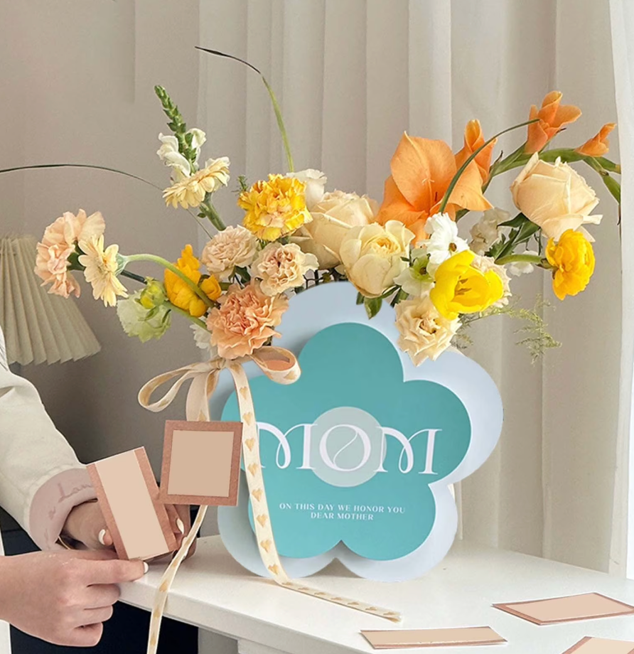 “MOM” Flower Gift Box – Floral Shape 💐 CA501